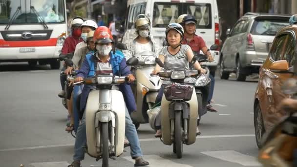Ho Chi Minh / Sajgonie, Wietnam - 2015: Slow motion wietnamski ludzi ulice — Wideo stockowe