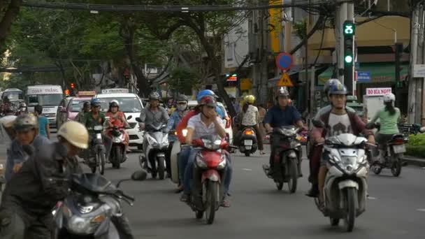 Los vietnamitas en las calles — Vídeo de stock