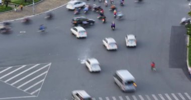 Vietnamca insanlar sokaklarda