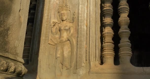 Templo tallado en piedra Angkor Wat Camboya antigua civilización — Vídeos de Stock