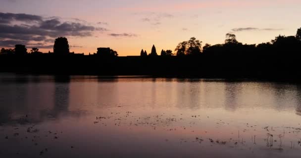 Salida del sol lapso de tiempo Angkor Wat Camboya antiguo templo de civilización — Vídeo de stock