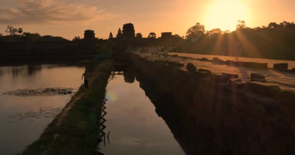 Sonnenaufgang angkor wat Kambodscha alte Steinruine Tempel — Stockvideo
