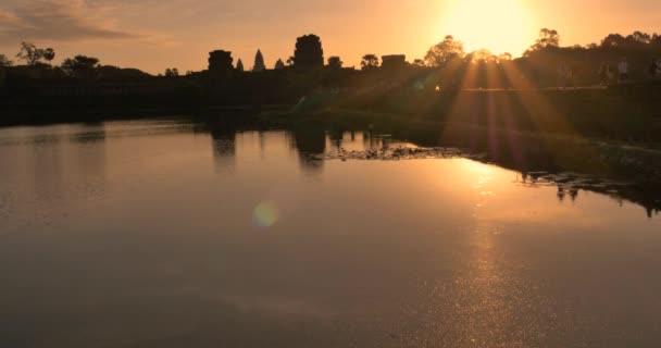 Salida del sol Angkor Wat Camboya antiguo templo ruina piedra — Vídeo de stock