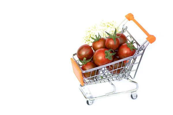 Kruidenierswinkelwagentje Gevuld Met Groenten Tomaten — Stockfoto