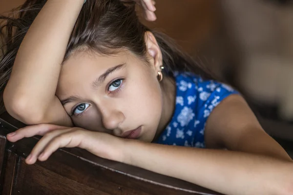 Retrato de una niña. — Foto de Stock