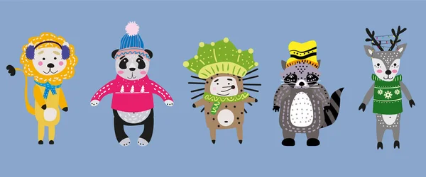 Kerst Dieren set schattige leeuw, panda, egel, wasbeer, hert met sjaal, hoed en trui.. Handgetekende collectie personages illustratie vector geïsoleerd — Stockvector