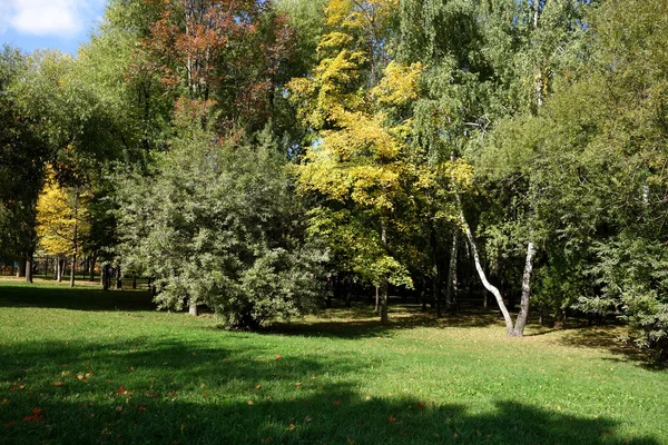 Ruhiger sonniger Herbsttag — Stockfoto