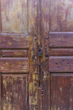 Eski, eski, ahşap kapının detayları.