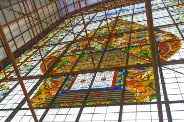 Binadaki süs camının ayrıntıları