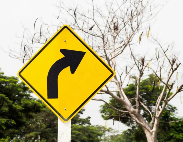 Les panneaux de signalisation tournent à droite — Photo