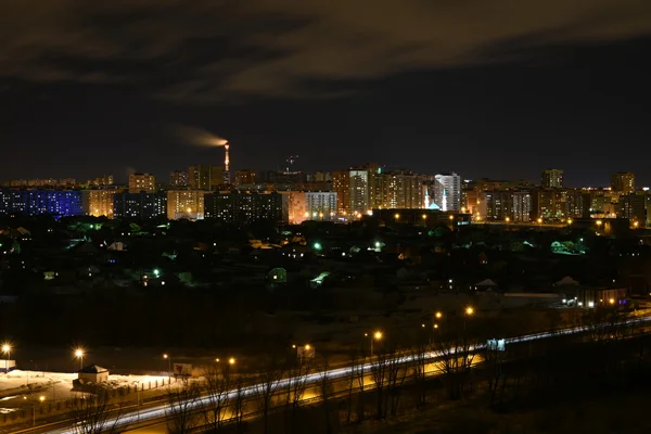 Estrada noturna na cidade — Fotografia de Stock