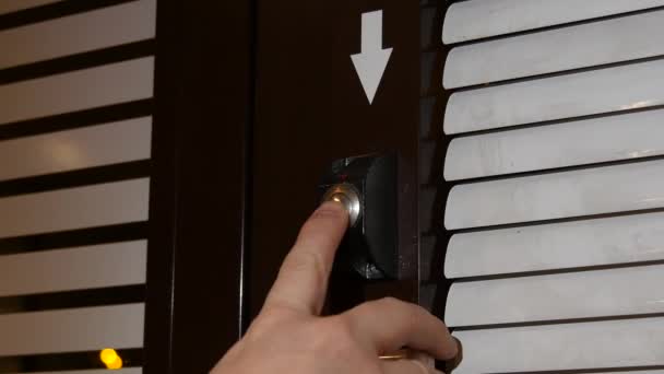 Dotykové tlačítko exit, zvukový ovladač — Stock video