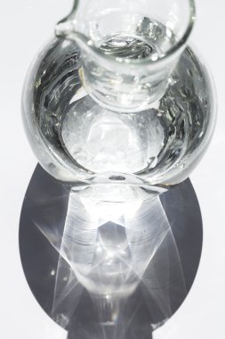 Gölge ile antika sürahi