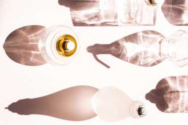 Parfüm şişeleri arka plan