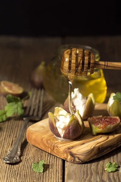 Figues, fromage et collation au miel — Photo