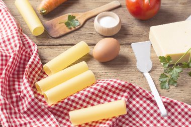 Makarna malzemelerle