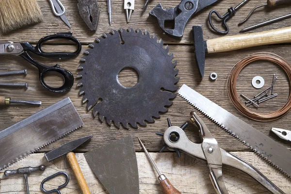 Varias herramientas sobre madera — Foto de Stock