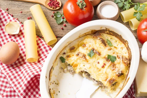 Makarna malzemelerle