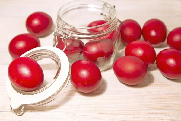 Œufs rouges dans un pot — Photo