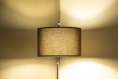 Bej ışıklı lamba