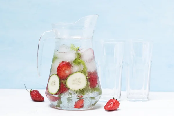 Detox drink i en kruka — Stockfoto