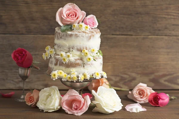 Pastel con rosas — Foto de Stock