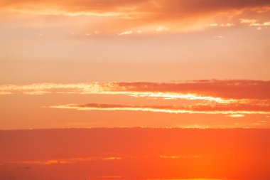 parlak turuncu gökyüzü