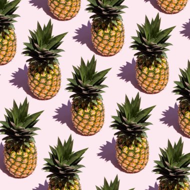 Pembe arka planda ananas deseni