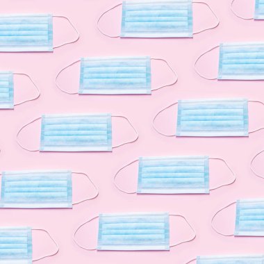 Pembe arka planda koruyucu yüz maskeleri