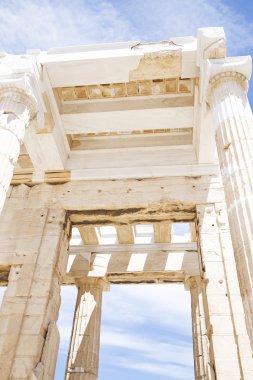 Akropolis üzerindeki propylaea