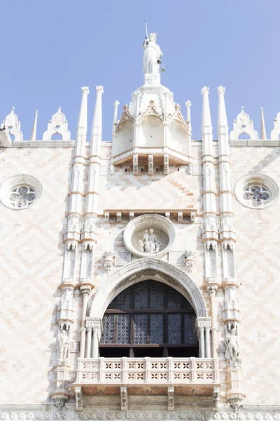 Decoração arquitetônica do palacete Doge a Praça de São Marcos — Fotografia de Stock