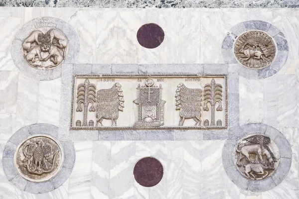 San Marco katedralde cephesinde mimari dekorasyon — Stok fotoğraf