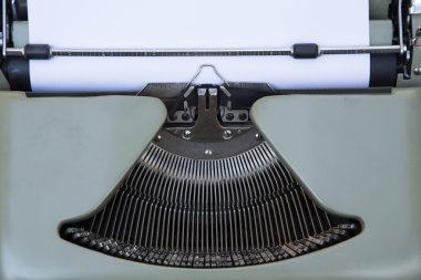 Daktilo kağıt levha ile