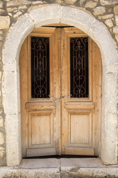 Enorme velha porta — Fotografia de Stock