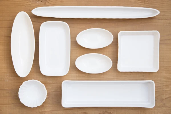 Beyaz porselen tabak