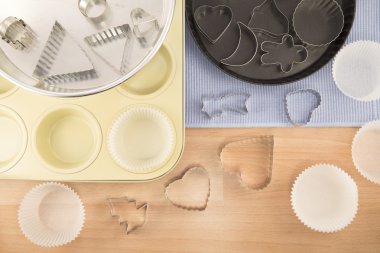 Metal kap ve kek kalıpları