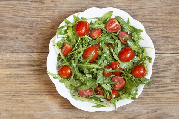 Roket ve kiraz domates salatası — Stok fotoğraf