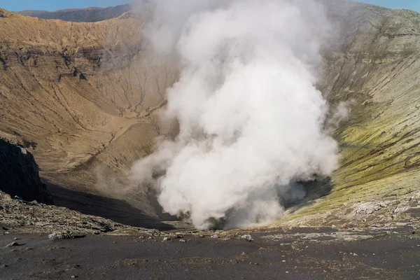 Cratere del vulcano Bromo, Giava orientale, Indonesia — Foto Stock