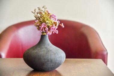 oturma odasında güzel buket çiçek.