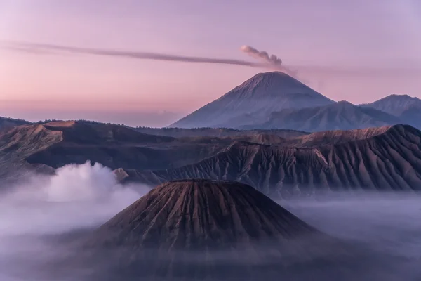 Montagna Bromo all'alba . — Foto Stock