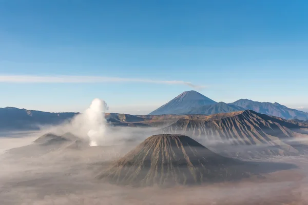 Vulcano Bromo, Vulcano Batox, Vulcano Sameru . — Foto Stock