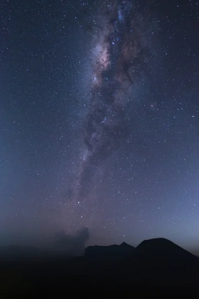 Die Milchstraße über dem Bromo-Berg — Stockfoto