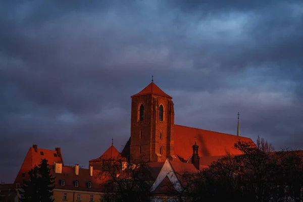 Budova Věže Město Wroclaw Poland Evropa Ulice Nebe Západ Slunce — Stock fotografie