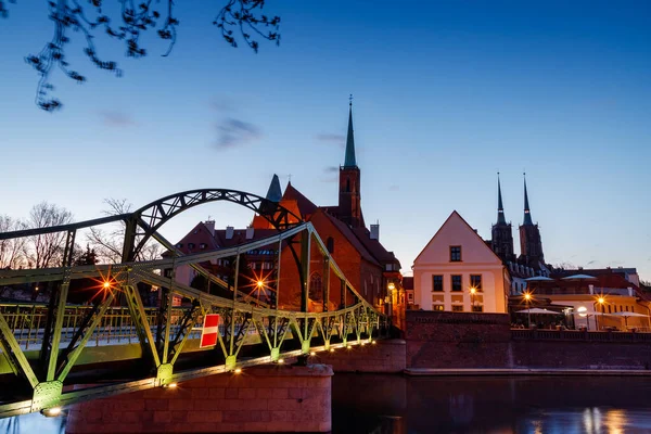 Polonya 'daki Wroclaw şehrinin bahar manzarası.