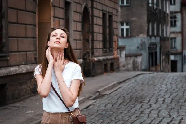 Mooi Meisje Straten Van Oude Poolse Stad Lente — Stockfoto