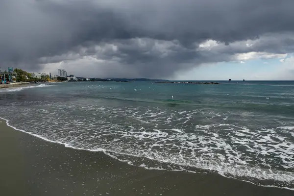 Sea Beach and stormy sea. — Stock Photo, Image