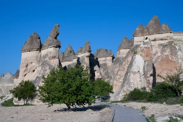 Forma paesaggistica di erosione dei tufi vulcanici . — Foto Stock