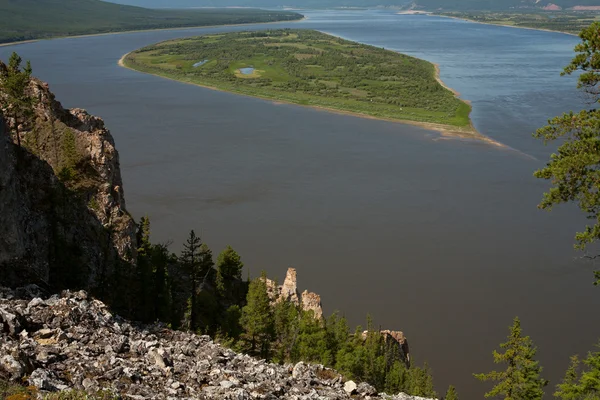 Büyük bir nehrin Üstten Görünüm.