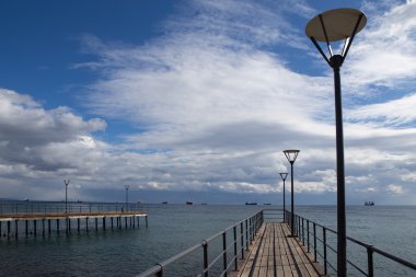 Pierce ve denizde gemiler.