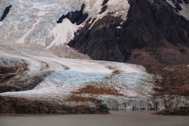Buzul Gölü Laguna Torre üzerinde.